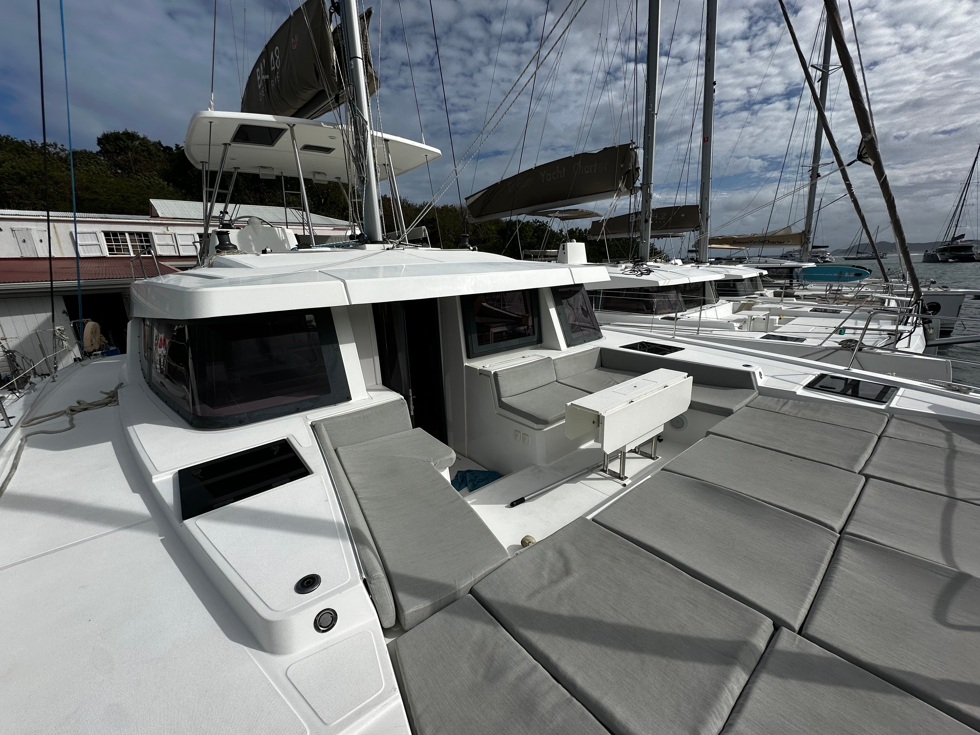 Bali 4.8 | Miss Lily