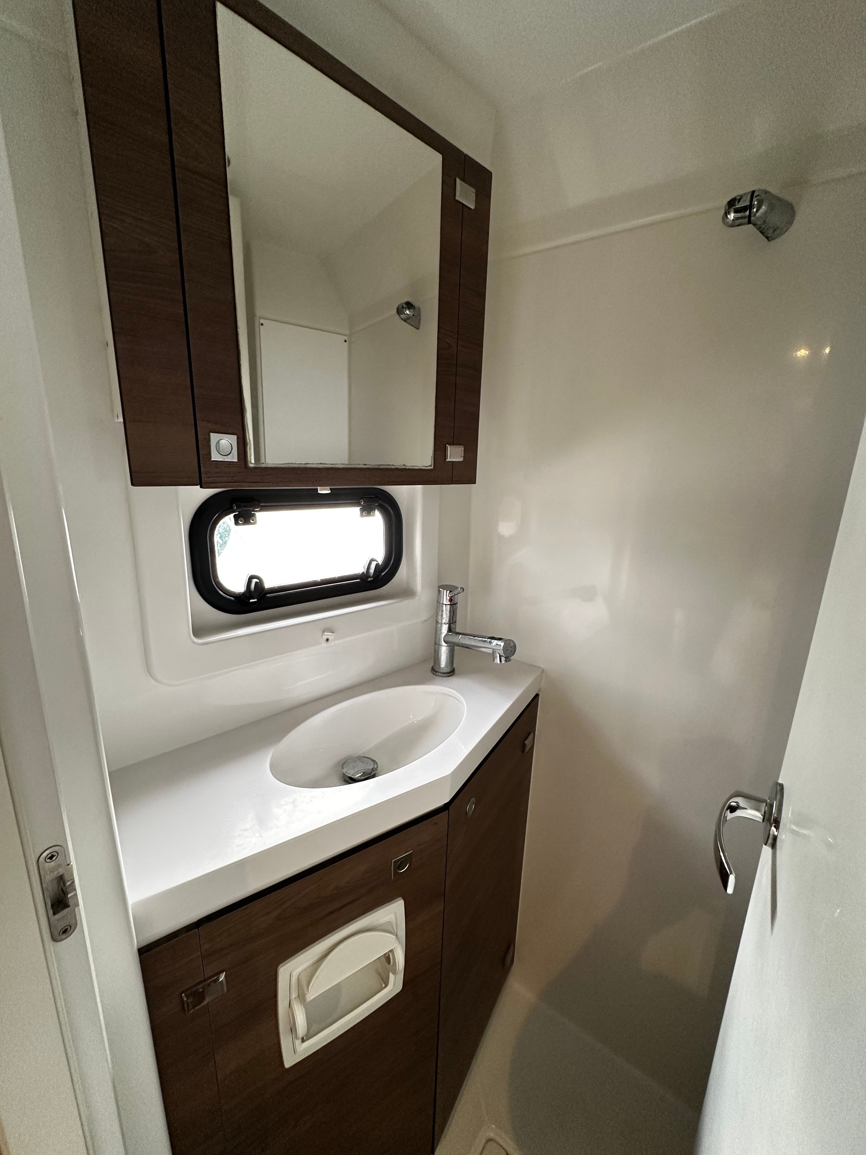 Bali 4.8 | Miss Lily