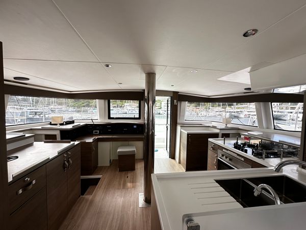 Bali 4.8 | Miss Lily