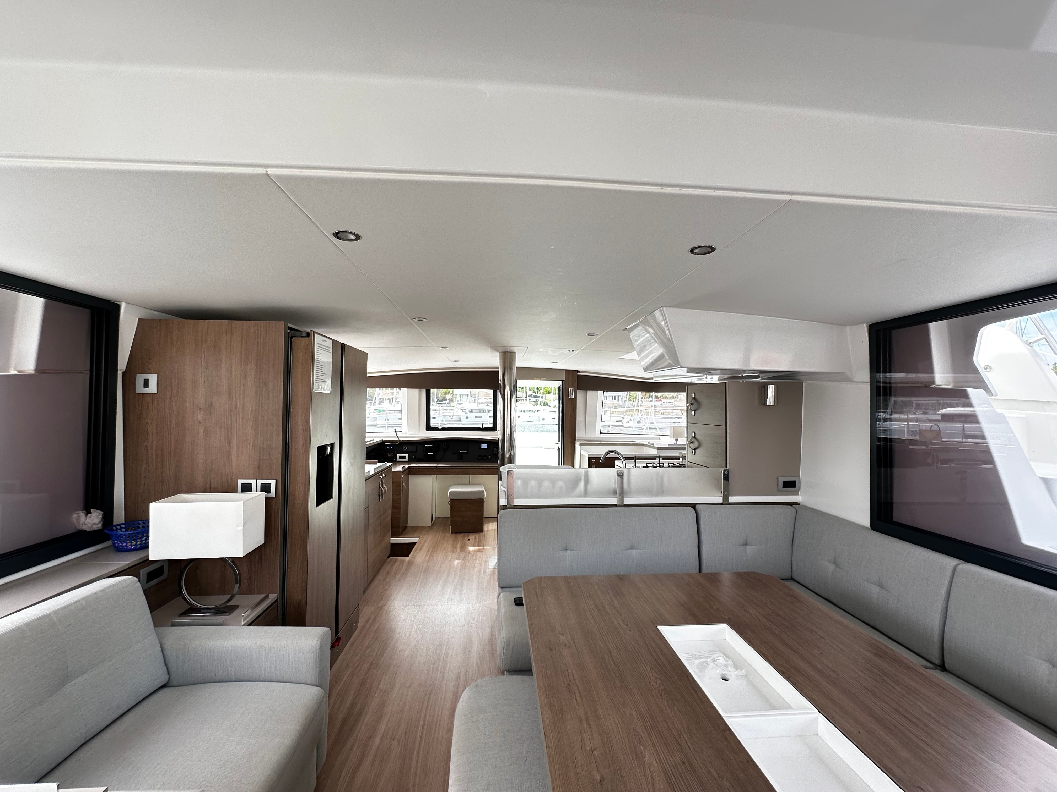 Bali 4.8 | Miss Lily