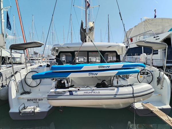 Excess 11 | White Ivy