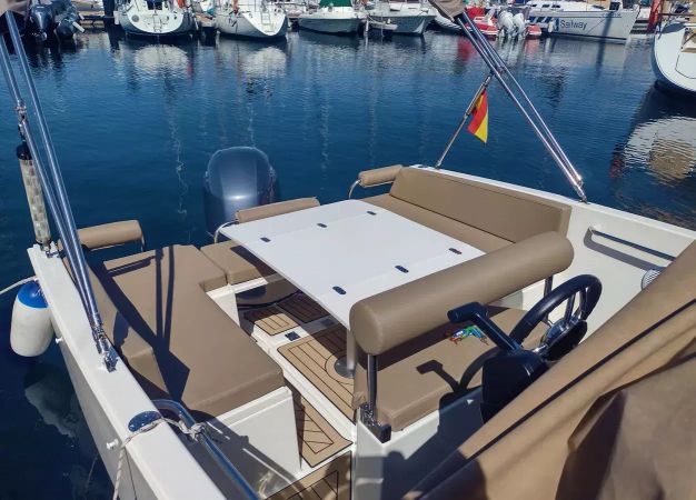 Nuva Yachts M6 | Sumba