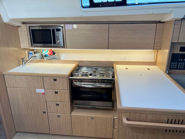 Bavaria C38 | Clalileo