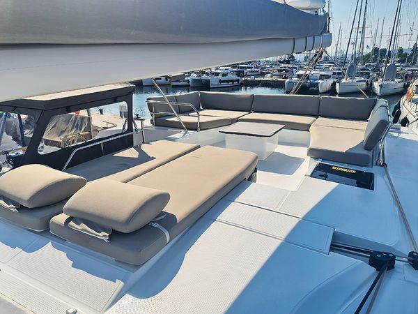Fountaine Pajot Aura 51 | Breezer