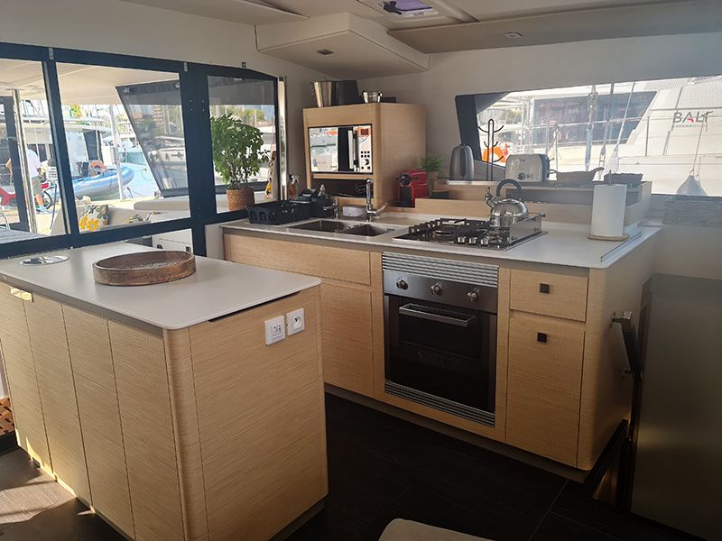 Fountaine Pajot Aura 51 | Breezer