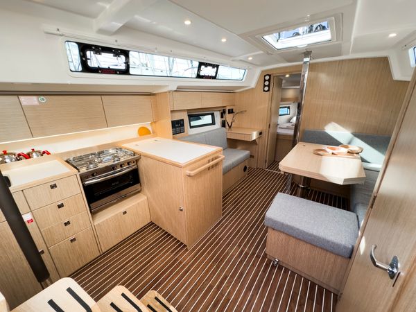 Bavaria C38 | Coconut