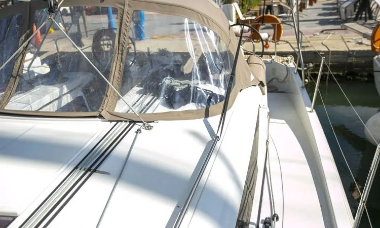 Jeanneau Sun Odyssey 440 | Blue Aura