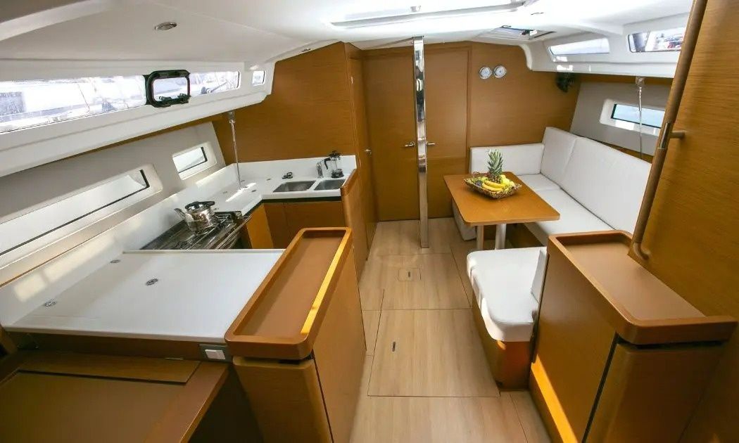 Jeanneau Sun Odyssey 440 | Blue Aura