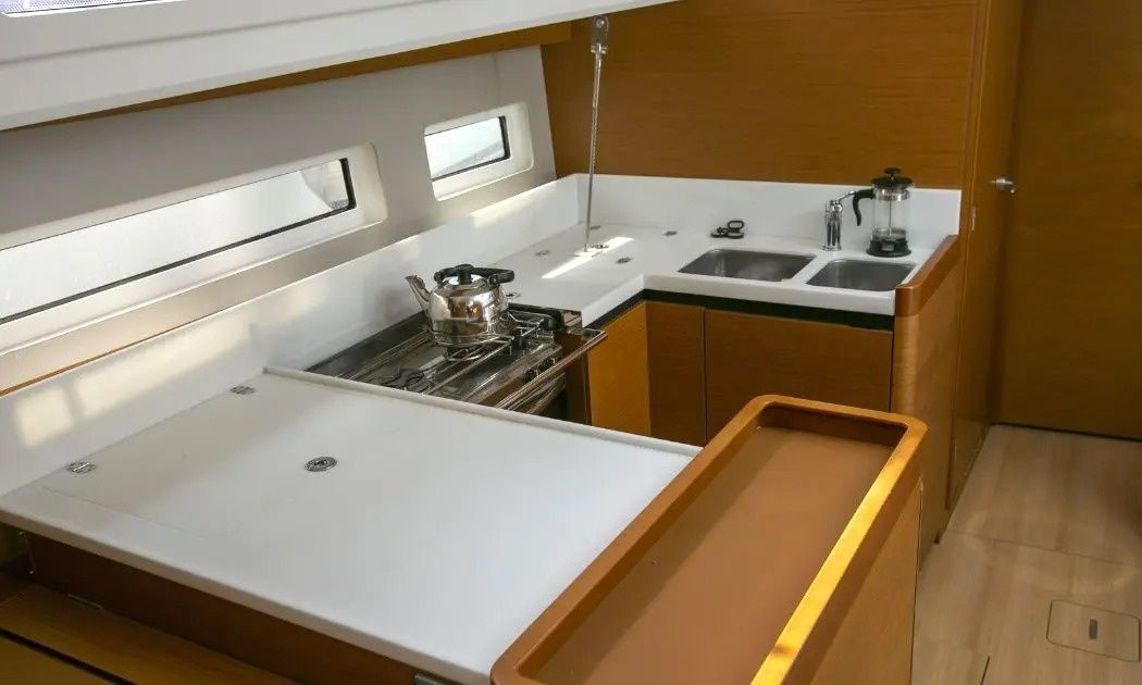 Jeanneau Sun Odyssey 440 | Blue Aura