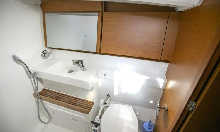 Jeanneau Sun Odyssey 440 | Blue Aura