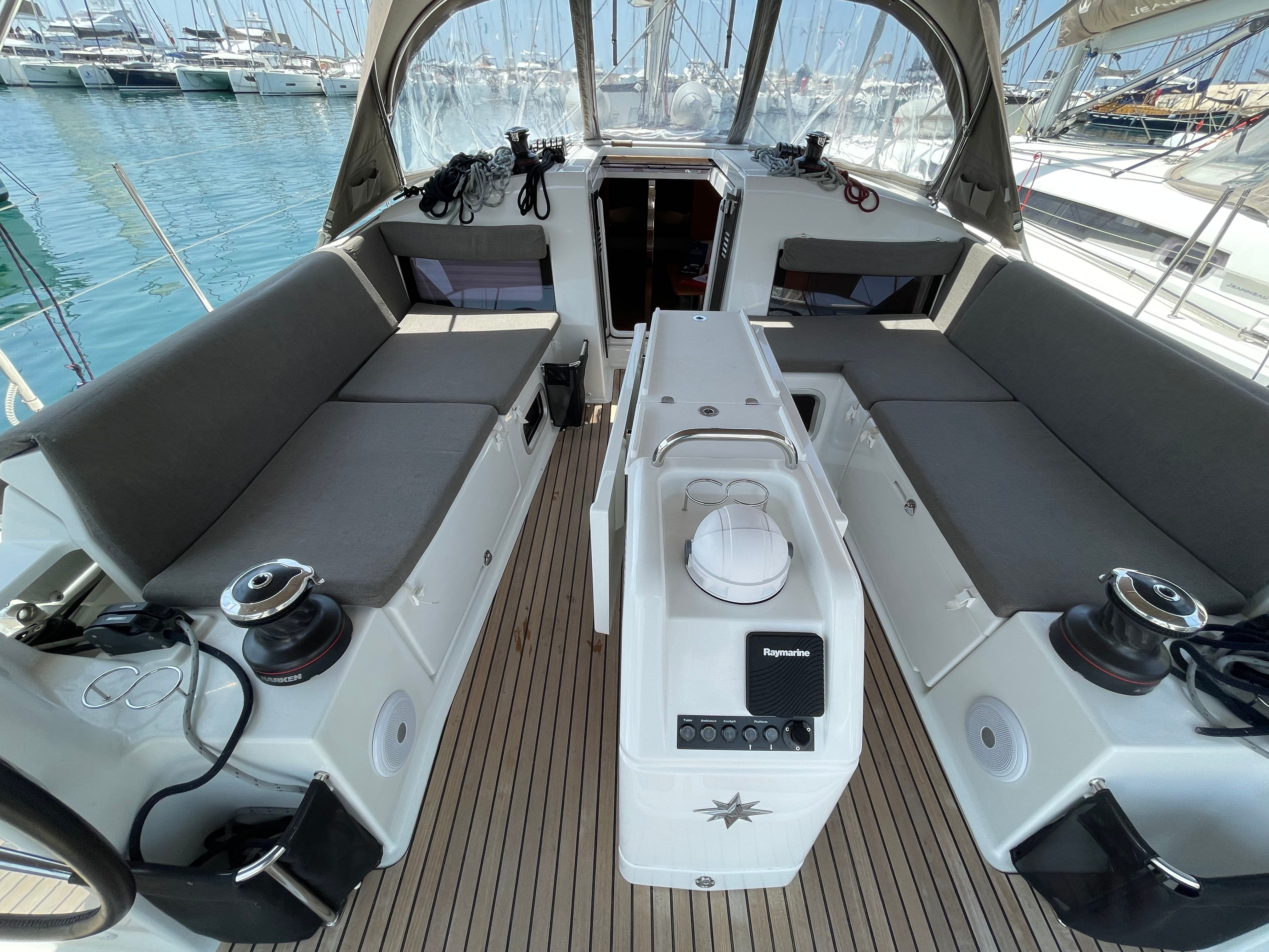 Jeanneau Sun Odyssey 440 | Blue Aura