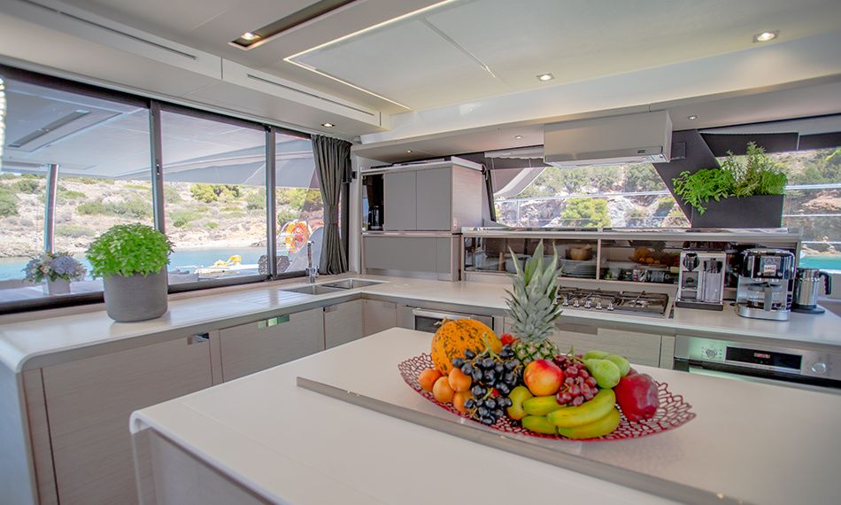 Fountaine Pajot Power 67 | D2