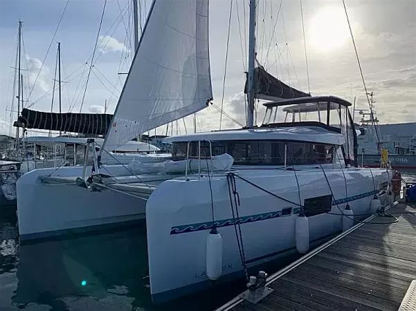 Lagoon 42 | Varuna