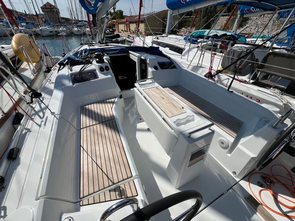 Beneteau Oceanis 34.1 | Sunsail 23