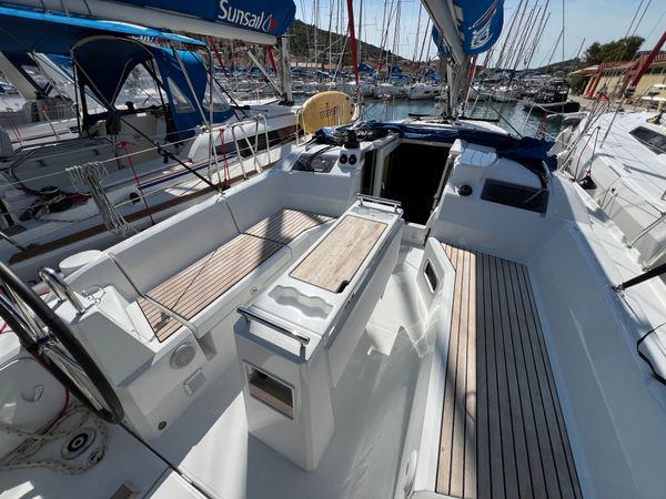 Beneteau Oceanis 34.1 | Sunsail 23