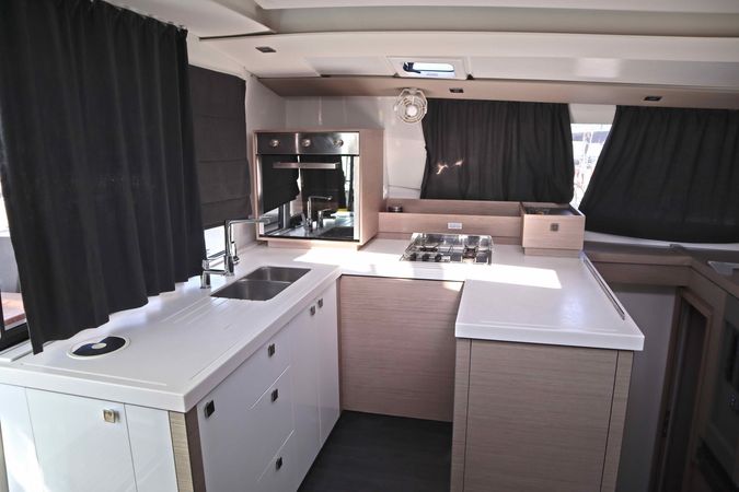 Fountaine Pajot Astrea 42 | Hannah 3