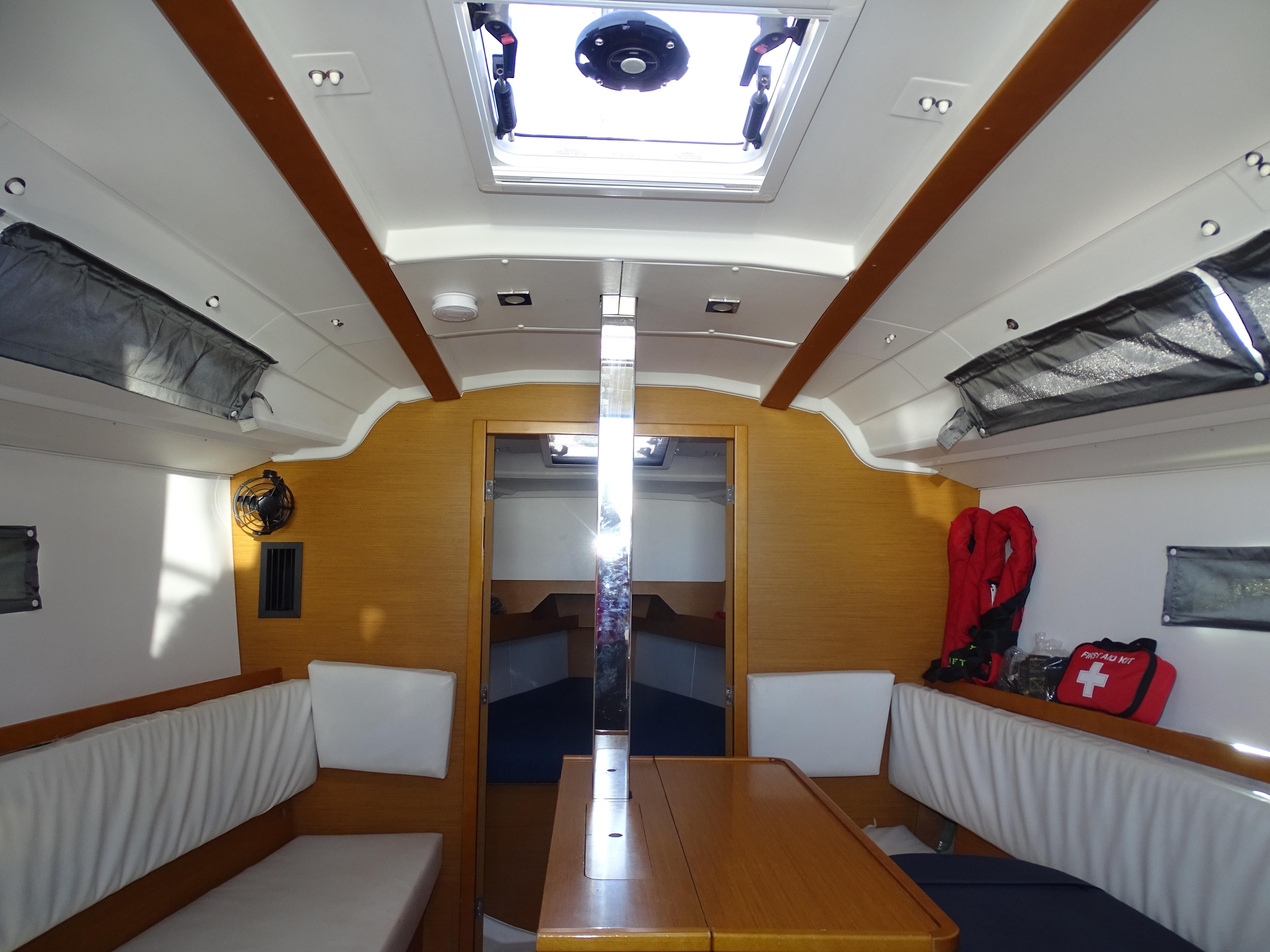 Beneteau Oceanis 34.1 | Sunsail 23