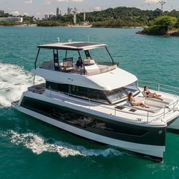 Fountaine Pajot MY 5 | Red Lyon