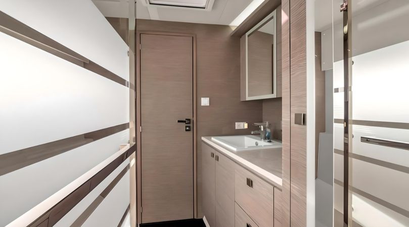 Fountaine Pajot MY 5 | Red Lyon