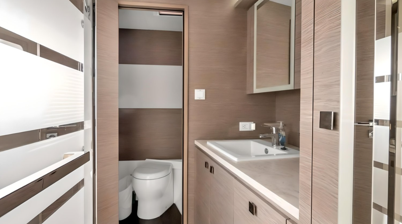 Fountaine Pajot MY 5 | Red Lyon
