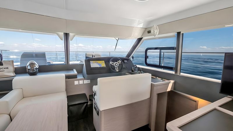 Fountaine Pajot MY 5 | Red Lyon