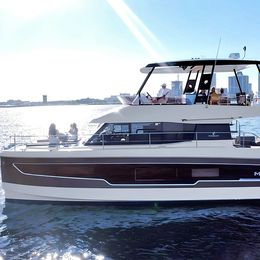 Fountaine Pajot MY 5 | Red Lyon