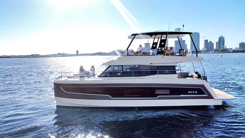 Fountaine Pajot MY 5 | Red Lyon