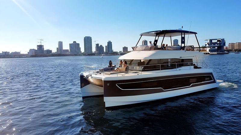 Fountaine Pajot MY 5 | Red Lyon