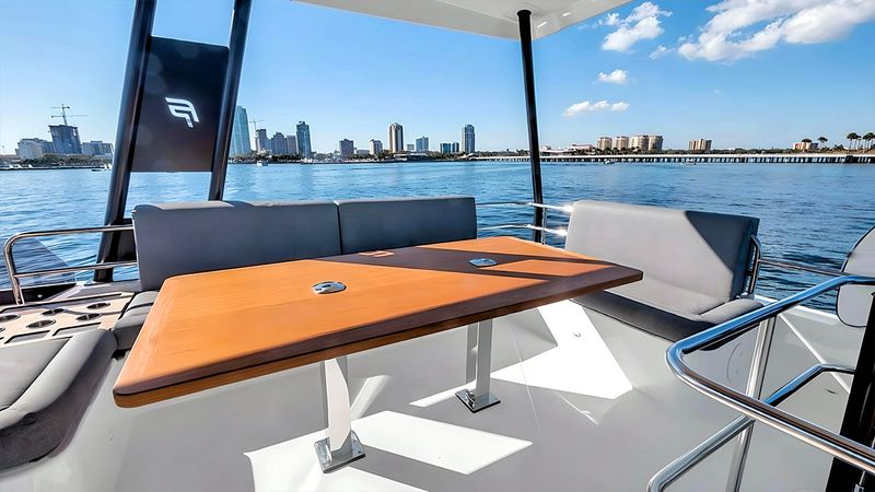 Fountaine Pajot MY 5 | Red Lyon