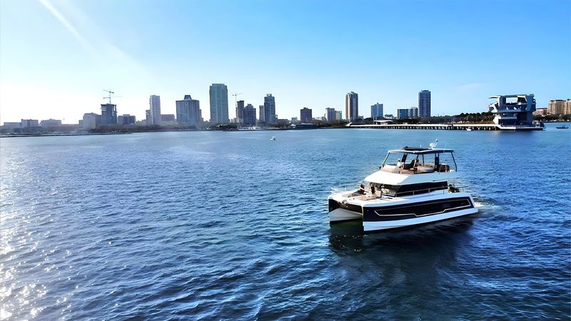 Fountaine Pajot MY 5 | Red Lyon