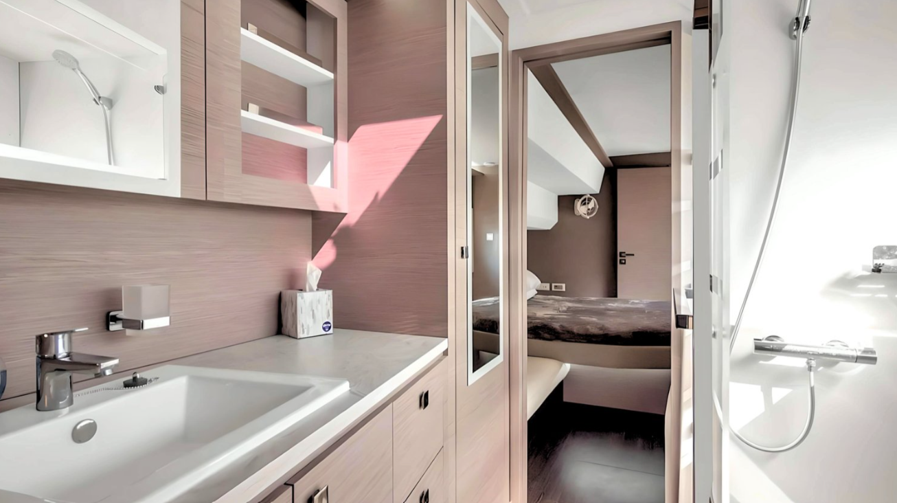 Fountaine Pajot MY 5 | Red Lyon