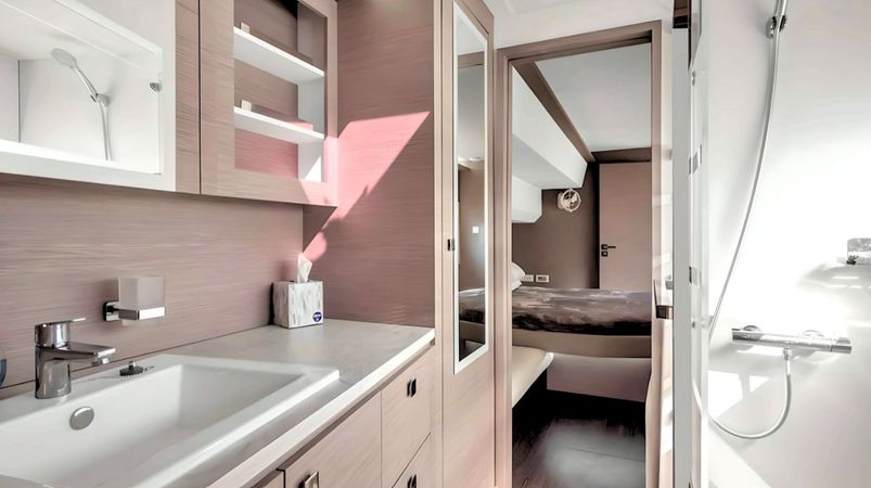 Fountaine Pajot MY 5 | Red Lyon