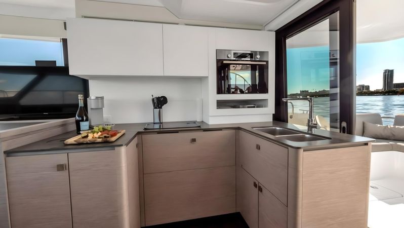 Fountaine Pajot MY 5 | Red Lyon