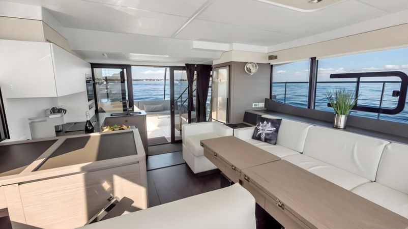 Fountaine Pajot MY 5 | Red Lyon