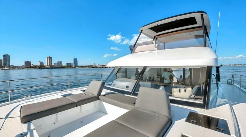 Fountaine Pajot MY 5 | Red Lyon