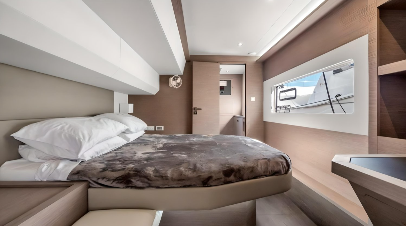 Fountaine Pajot MY 5 | Red Lyon
