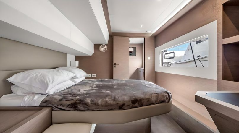 Fountaine Pajot MY 5 | Red Lyon