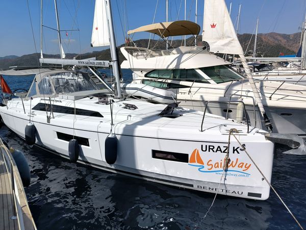 Beneteau Oceanis 37.1 | Uraz