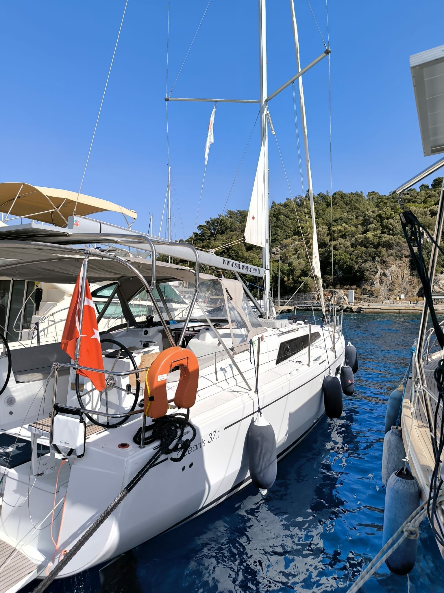 Beneteau Oceanis 37.1 | Uraz