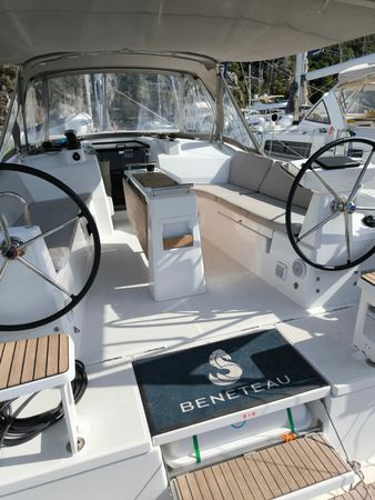 Beneteau Oceanis 37.1 | Uraz