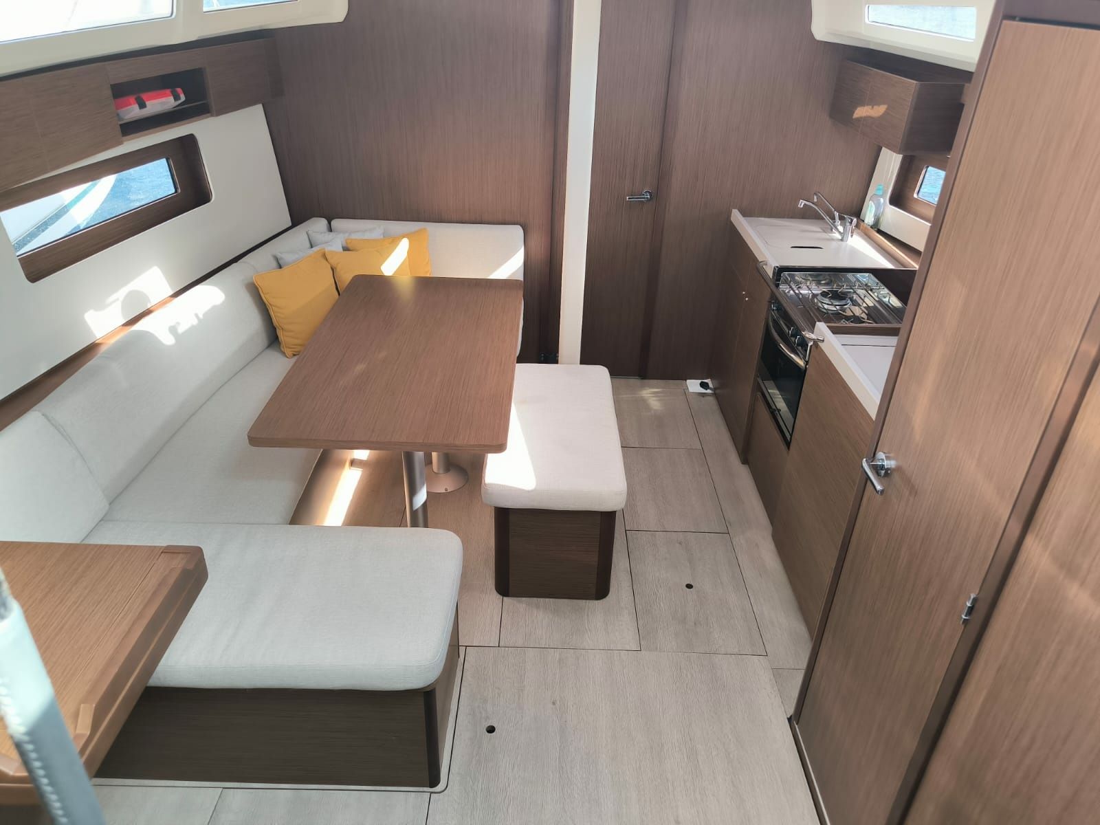 Beneteau Oceanis 37.1 | Uraz
