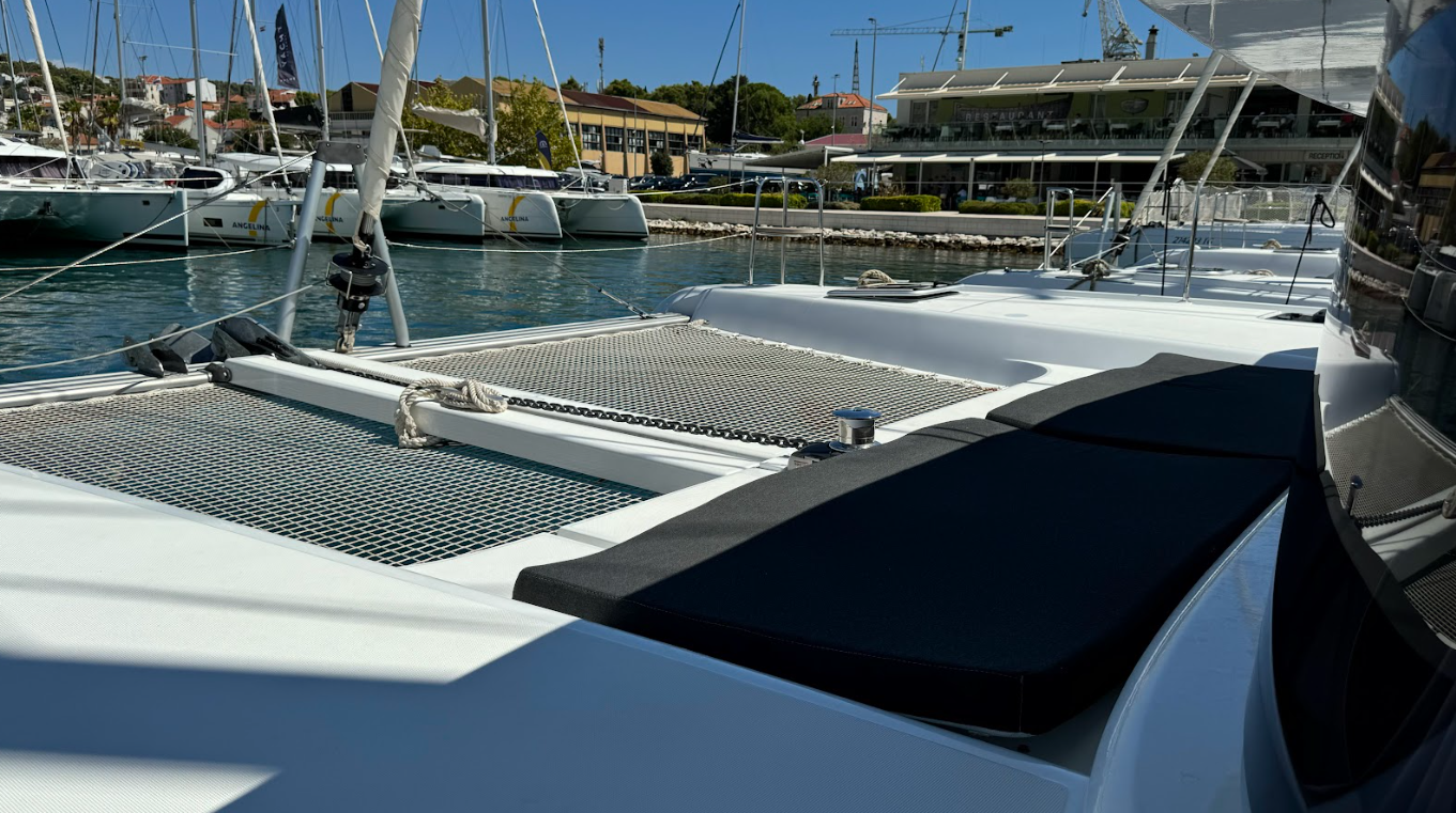 Lagoon 42 | Skylight