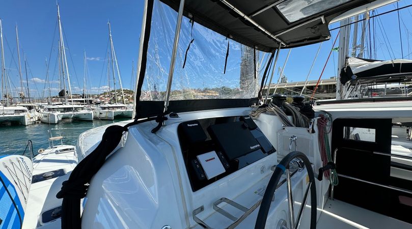 Lagoon 42 | Skylight