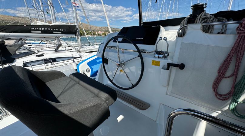 Lagoon 42 | Skylight