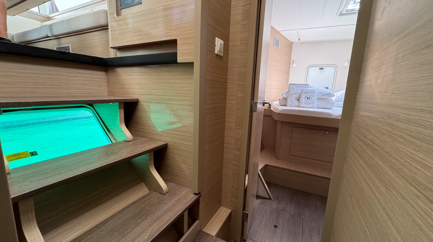 Lagoon 42 | Skylight