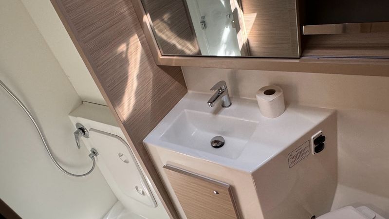 Lagoon 42 | Skylight