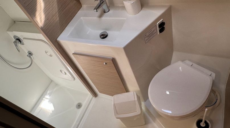 Lagoon 42 | Skylight