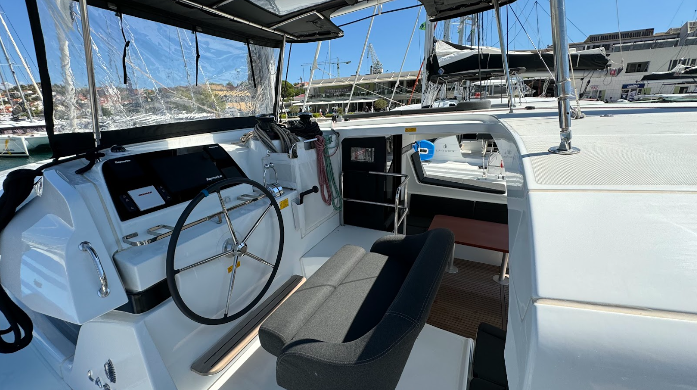 Lagoon 42 | Skylight