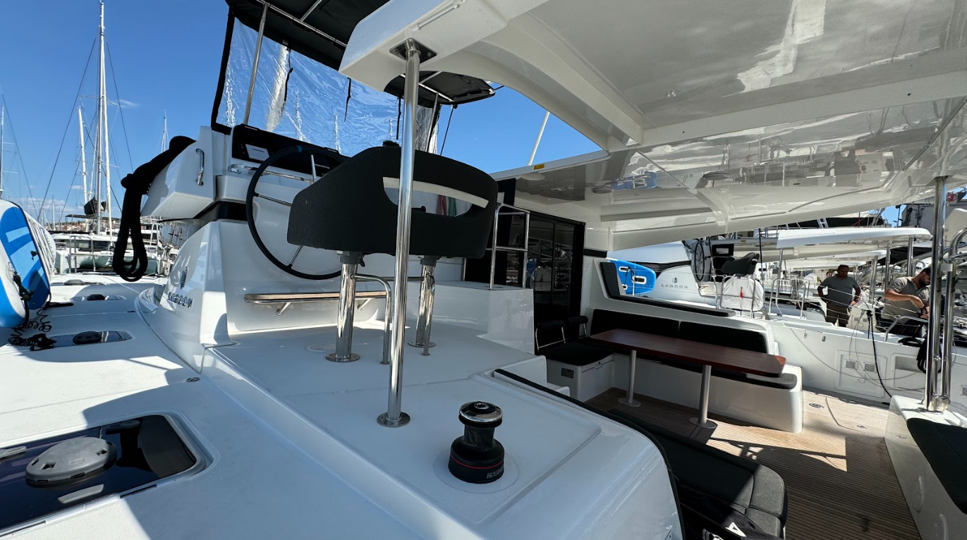 Lagoon 42 | Skylight