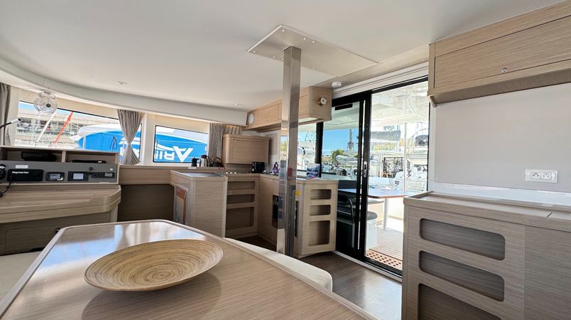 Lagoon 42 | Skylight